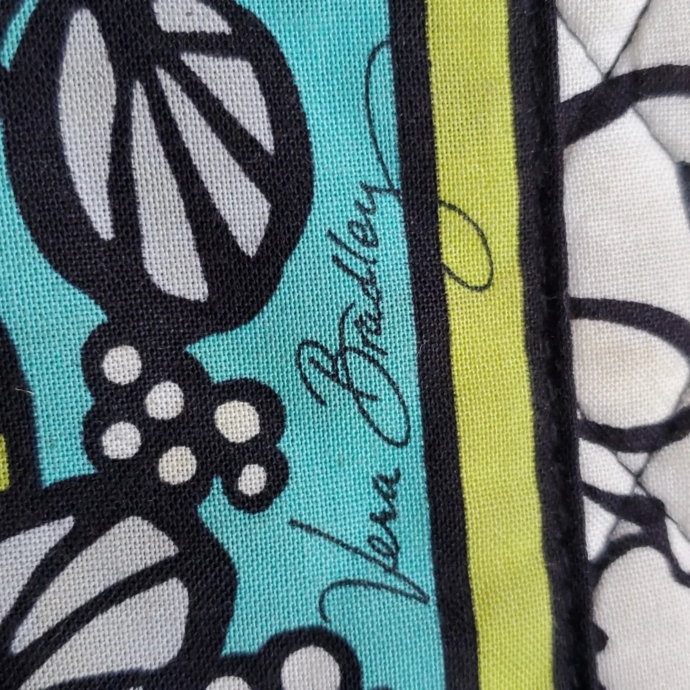 Vera Bradley 11x14 green,aqua,white, blk zipper bag - Picture 13 of 14